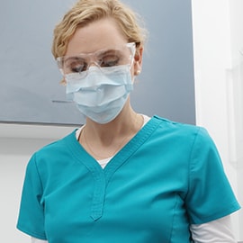 Máscara dental e óculos