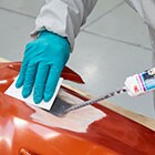 Passo 7 - Espalhar o produto para a Reparação do Plástico